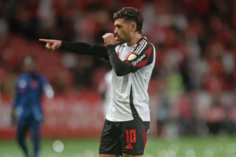 Flamengo renova contrato de Arrascaeta até 2028; saiba detalhes