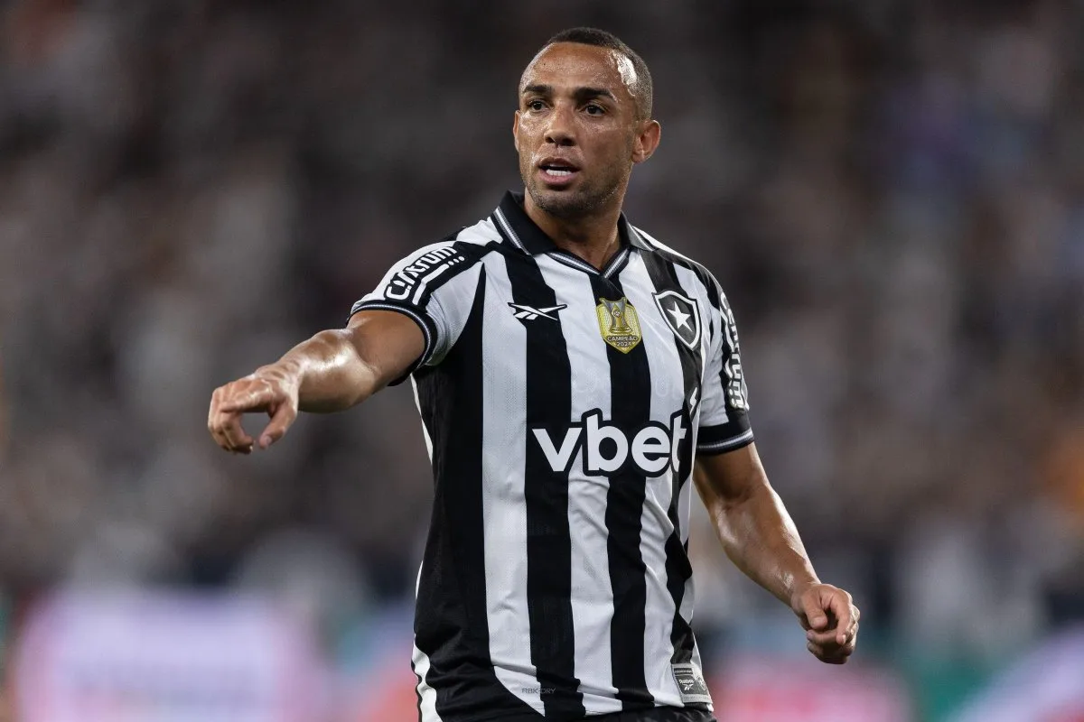 Antes do clássico, Botafogo abre conversas para renovar com Marçal