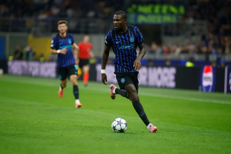 Futebol na TV hoje: confira as partidas que vão ao ar neste domingo (30)