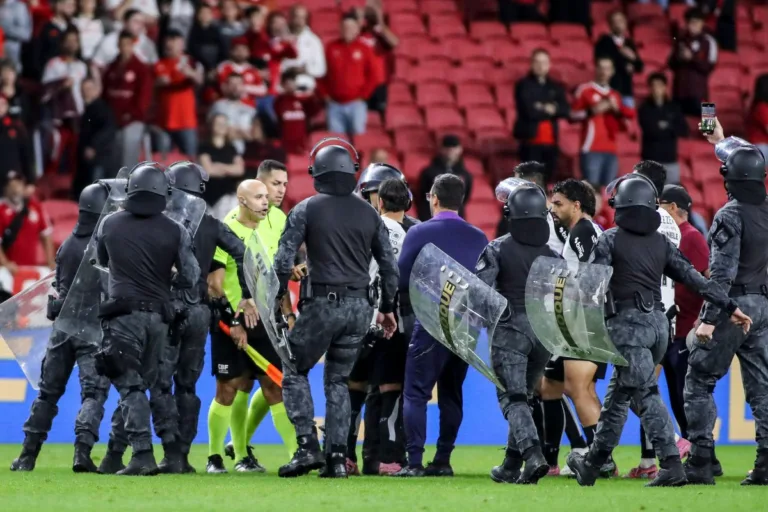 Corinthians: Dorival, Fabinho e Stabile são denunciados pelo STJD e podem levar gancho
