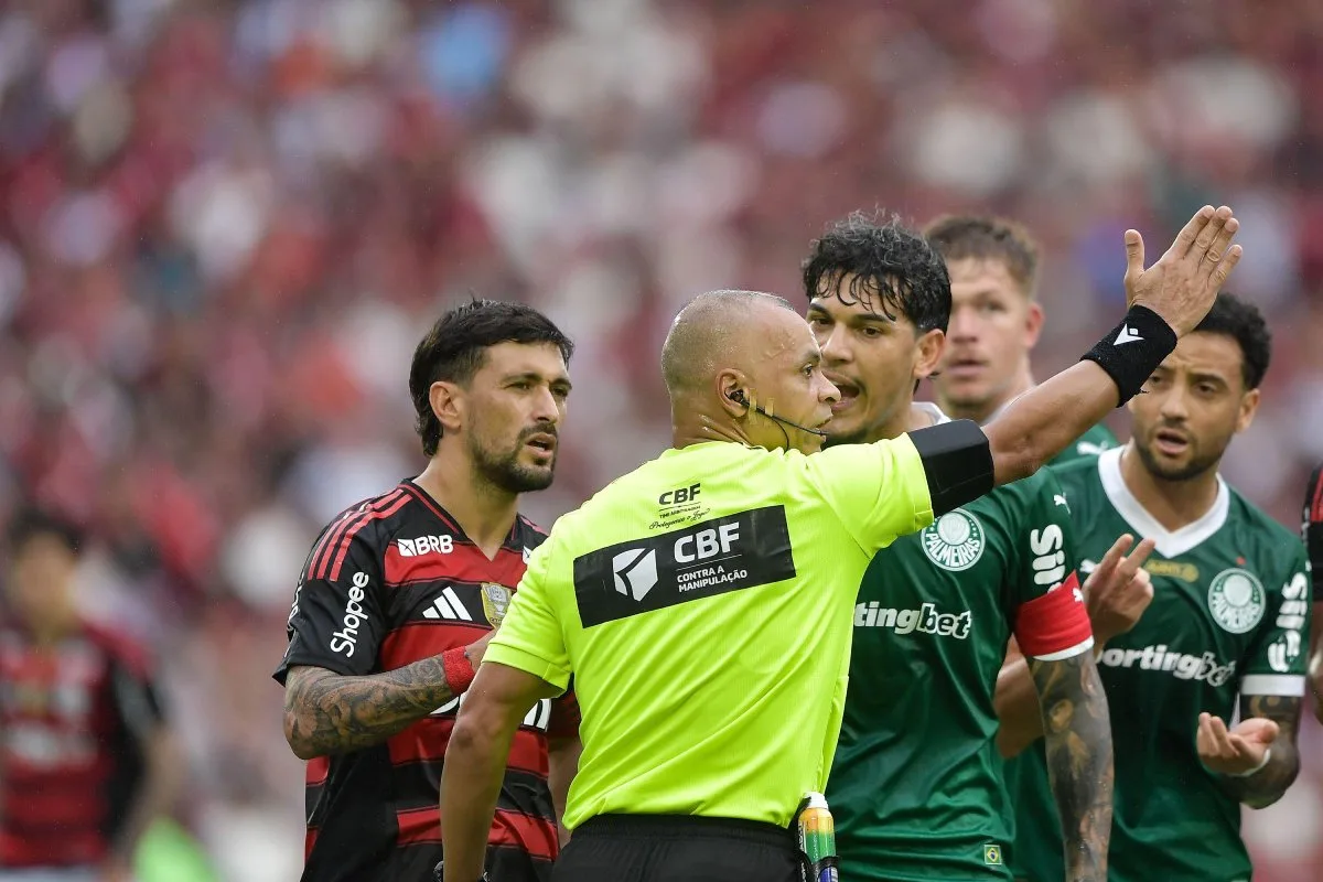 STJD marca julgamento que pode tirar Gustavo Gómez e Piquerez do restante do Brasileirão