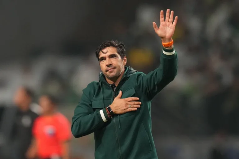 Abel Ferreira garante permanência no Palmeiras: ‘Minha palavra vale mais que uma assinatura’
