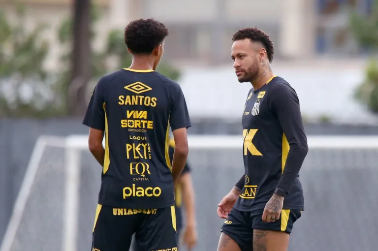 Com festa da torcida, Santos fecha a preparação para o clássico contra o Palmeiras