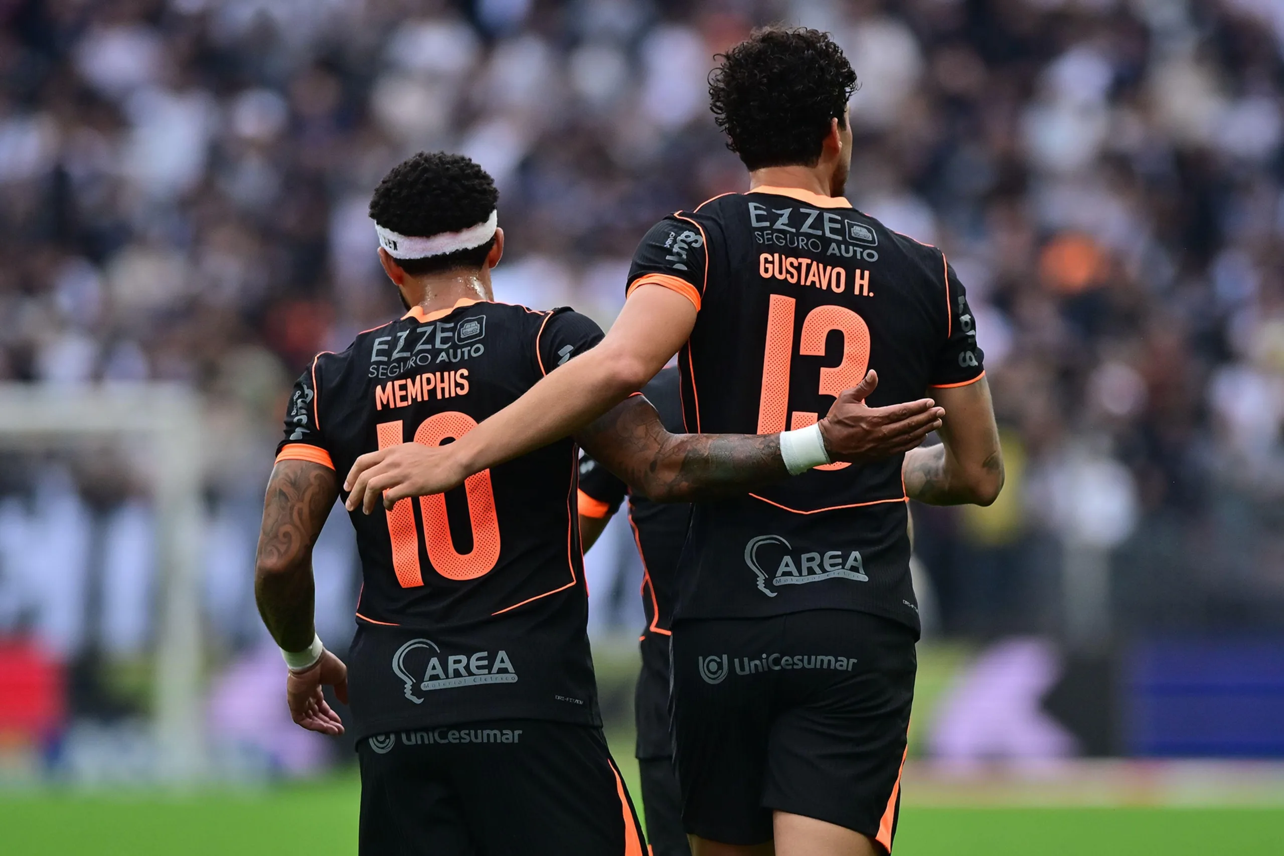 Memphis encerra jejum e Corinthians vence o Grêmio pelo Brasileirão