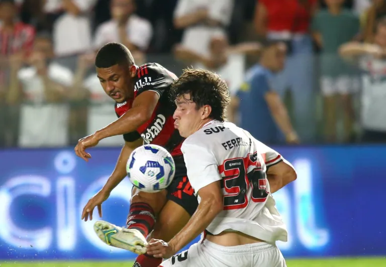 Flamengo fica no empate com o São Paulo e perde a chance de dormir líder do Brasileiro