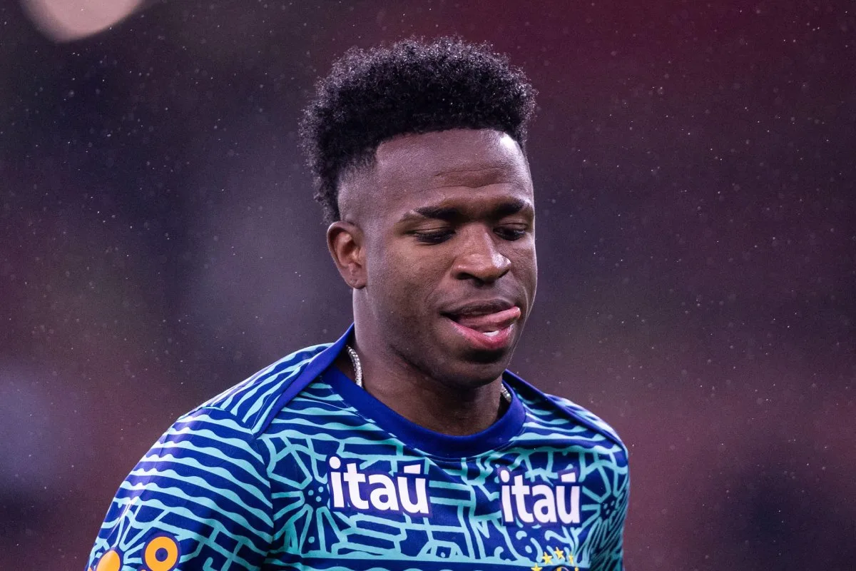 Campeão do mundo detona Vini Jr. com a camisa da Seleção: ‘Não joga nada’