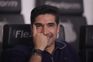 Abel Ferreira não joga a toalha por título: ‘É jogo a jogo, faltam 15 pontos’