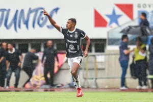 Corinthians negocia com artilheiro da Série B para a próxima temporada