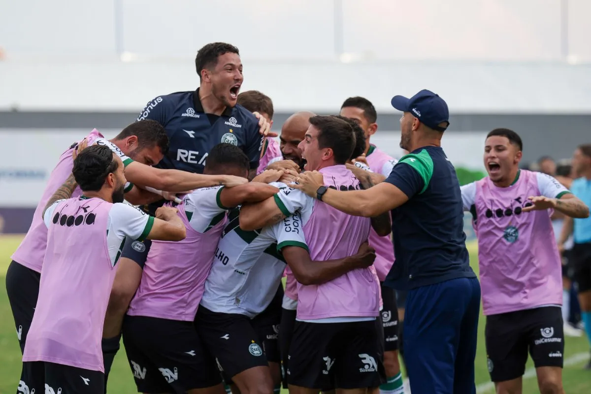 Coritiba vence o Amazonas e conquista a Série B; Athletico, Chapecoense e Remo também sobem