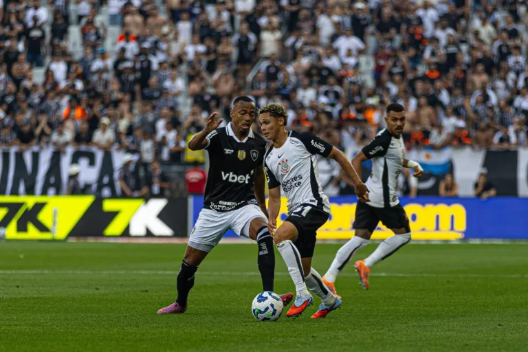 Corinthians sai na frente, leva virada, mas fica no empate com o Botafogo pelo Brasileirão