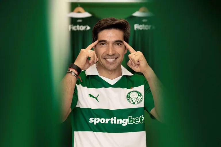 Palmeiras lança camisa listrada em homenagem aos torcedores