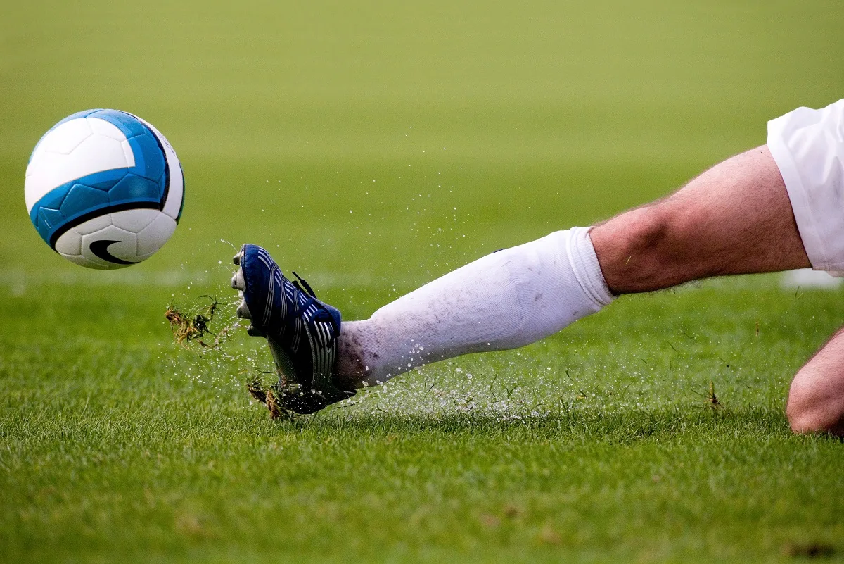 Futebol na TV hoje: confira as partidas que vão às telas nesta segunda (10)