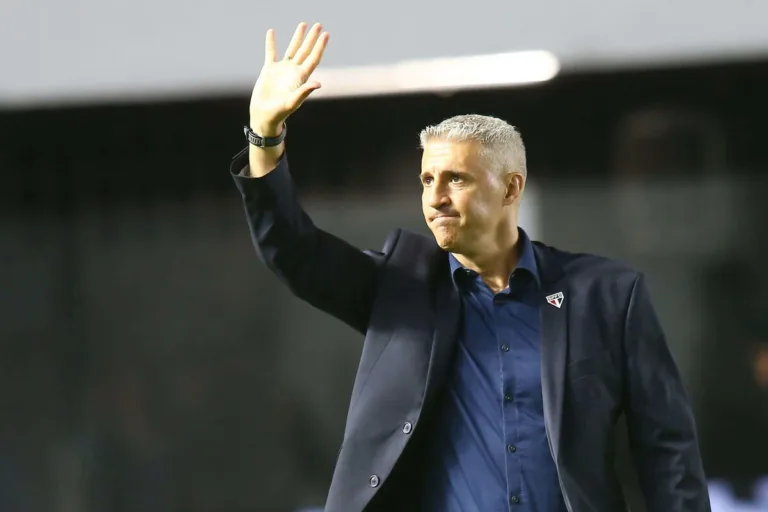 Crespo decide se permanece no São Paulo e manda recado: ‘Vai precisar de muitos anos’