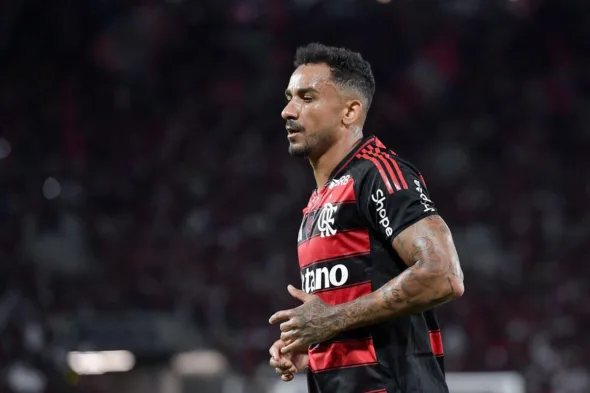 Danilo renova com o Flamengo até 2027 e pode assumir cargo na CBF após aposentadoria