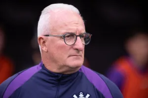 Dorival tem plano alternativo caso o Corinthians siga sem poder registrar jogadores