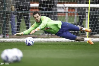 Ederson em treino da Seleção