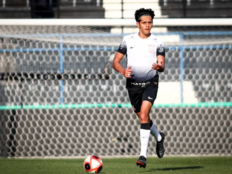 Corinthians negocia contrato com zagueiro Fernando Vera para a próxima temporada