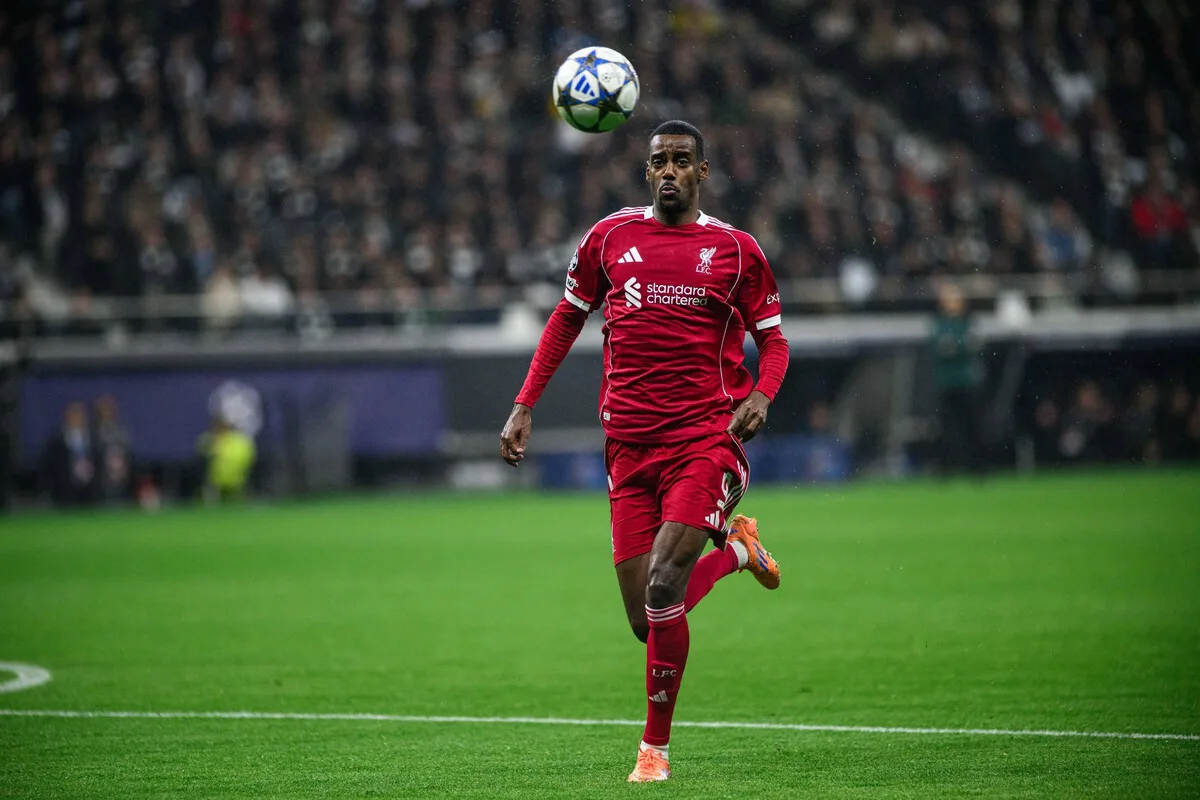 Aleksander Isak gasta R$ 212 mil com cão de guarda após ameaça de morte