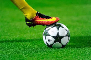 Futebol na TV hoje: Veja onde assistir à Champions, Brasileirão e mais nesta quarta (5)