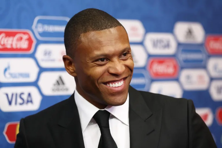 Júlio Baptista critica falta de espaço para técnicos negros no futebol europeu