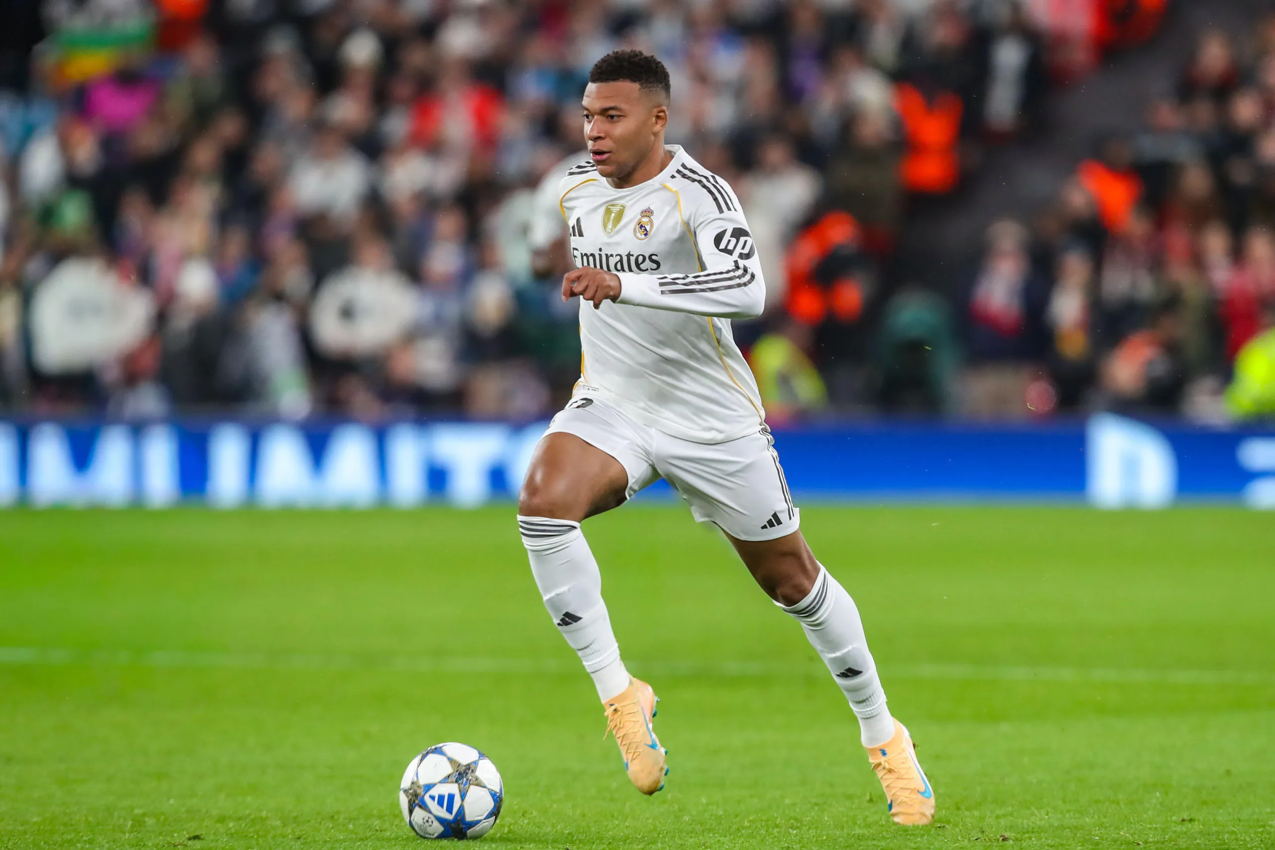 PSG cobra R$ 1,1 bilhão de Mbappé e acusa atacante de mentir sobre saída