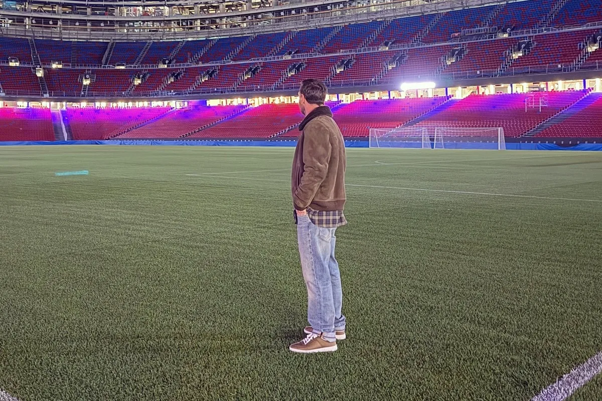 Deco desmente negociações para retorno de Messi, mas admite: “Poderia contribuir”