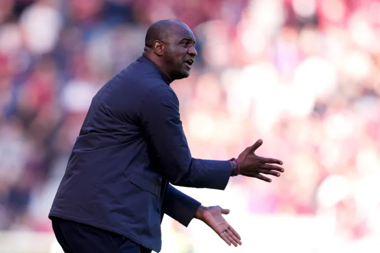 Genoa demite Vieira e se aproxima de acordo com De Rossi