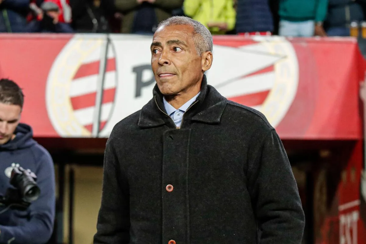 Ex-jogador holandês critica Romário: “inútil quando se trata de cumprir seus compromissos”