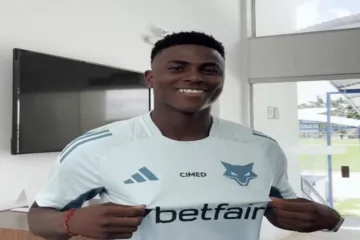 Jogador de 20 anos assinou por cinco temporadas