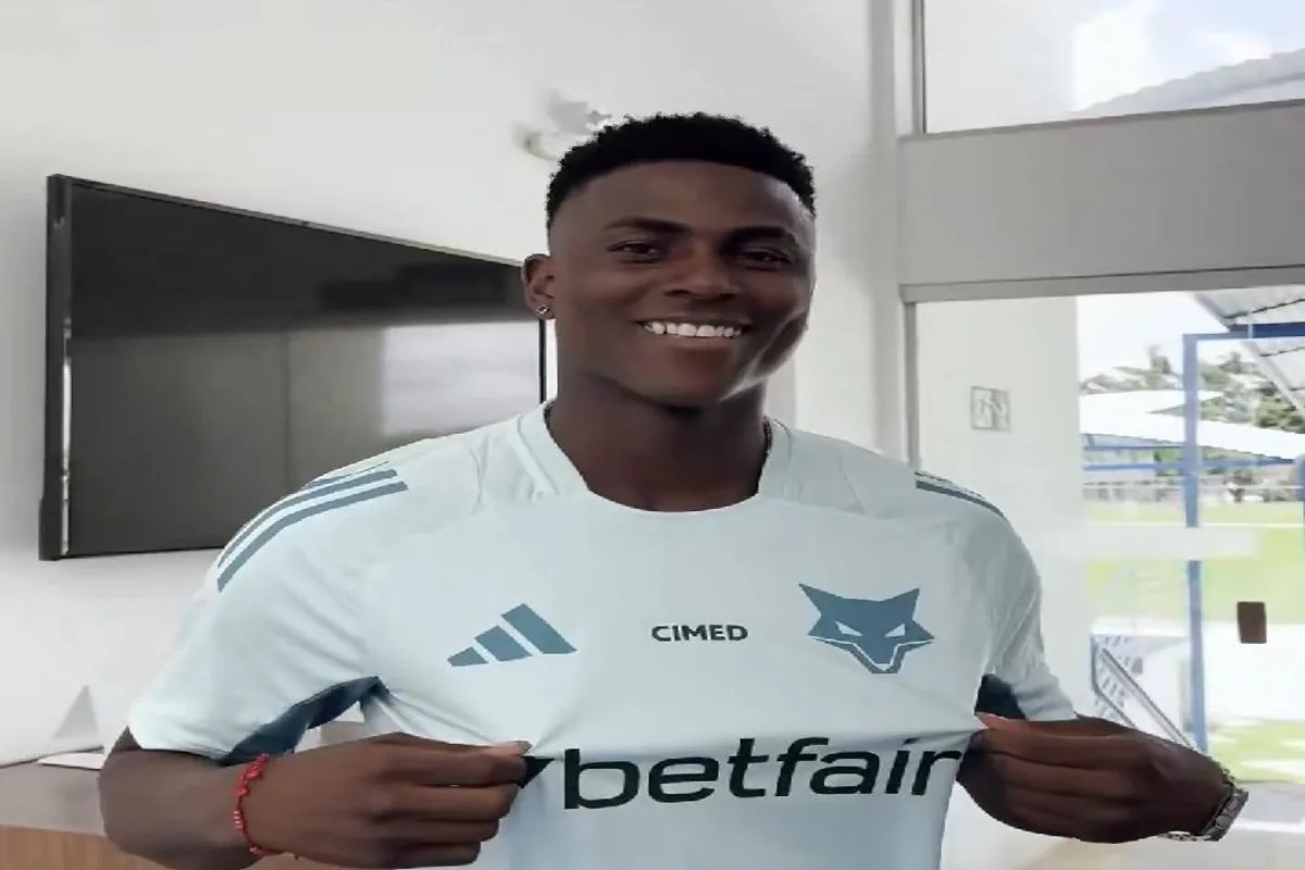 Primeiro reforço do Cruzeiro para 2026, Villarreal chega a BH para exames e ser apresentado