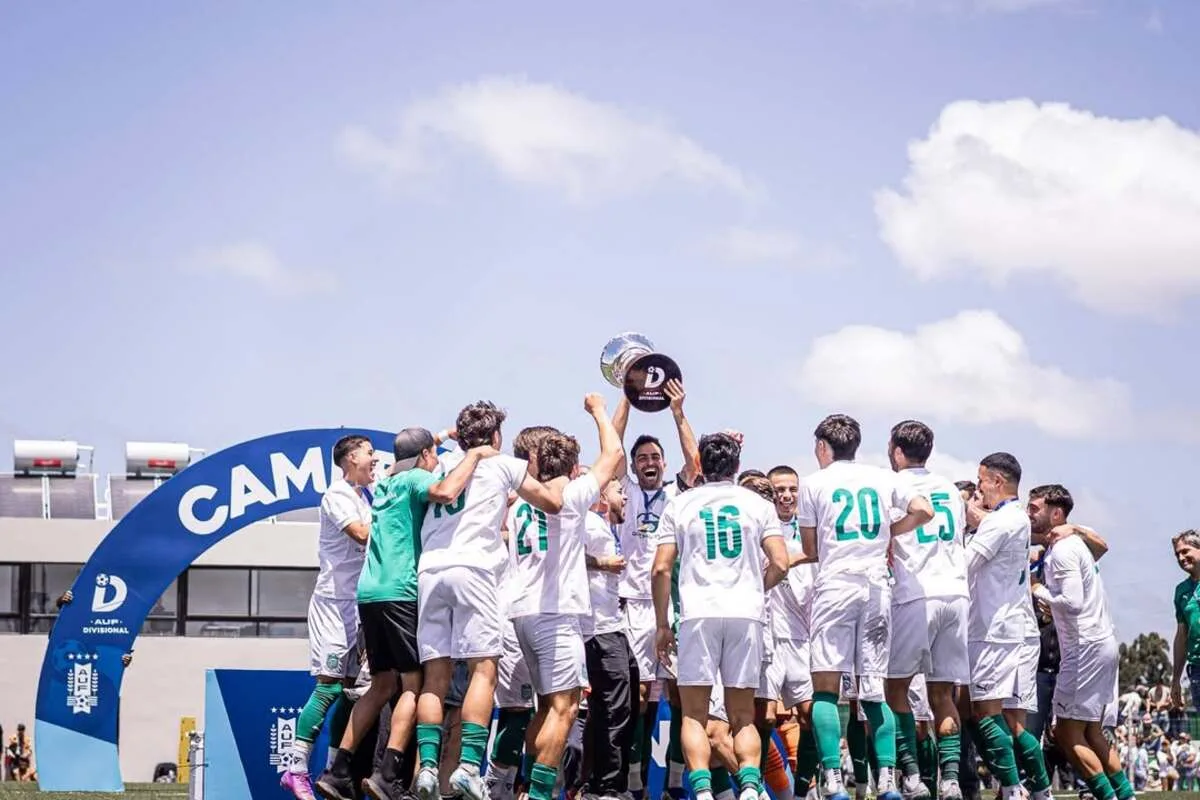 Time de Messi e Suárez é campeão no Uruguai logo no primeiro ano