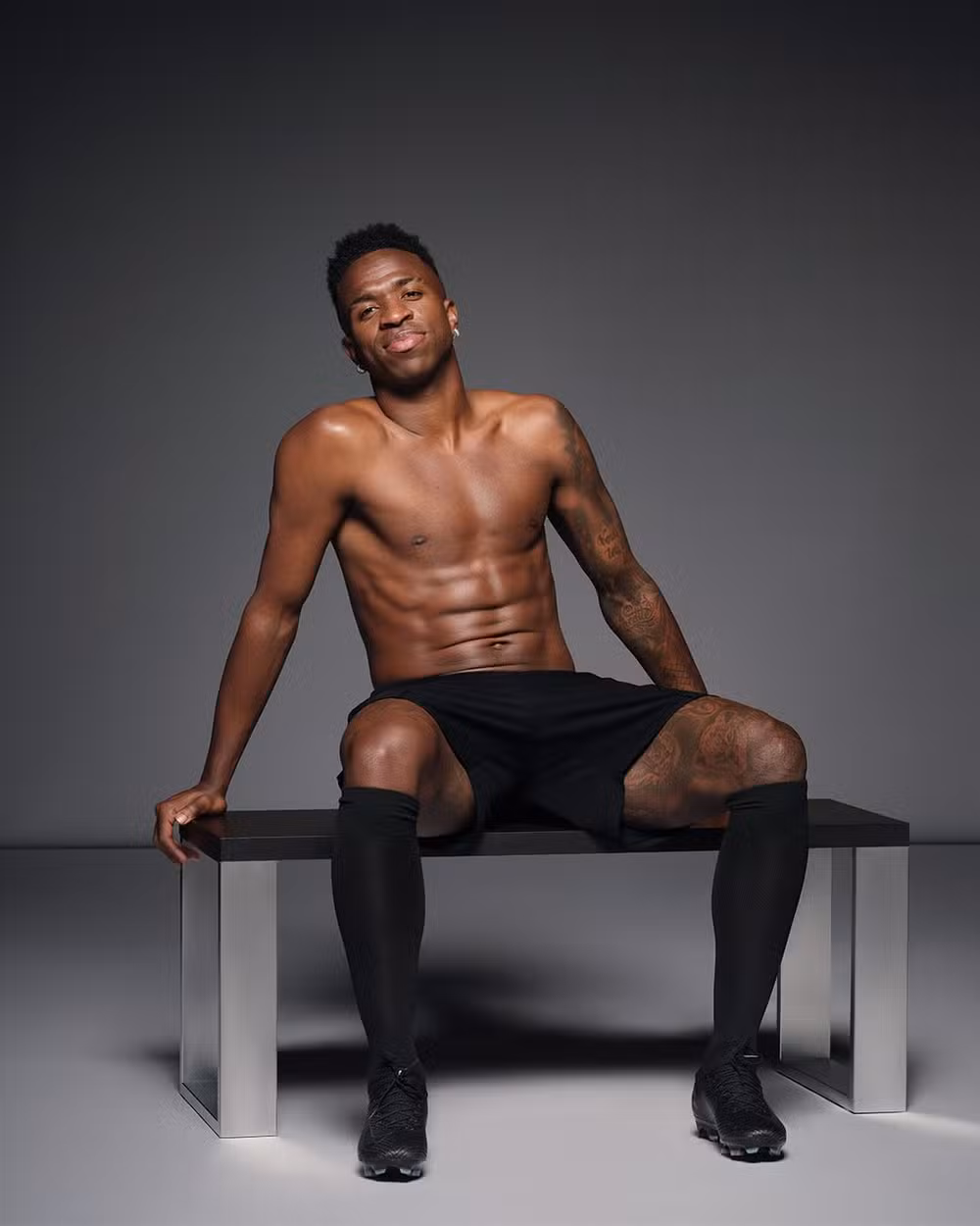 Vini Jr. leva ‘bronca’ de Virginia ao postar foto sem camisa; veja o comentário