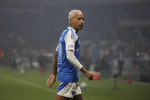 CBF libera áudio do VAR de Corinthians x Cruzeiro que determinou expulsão de Martínez