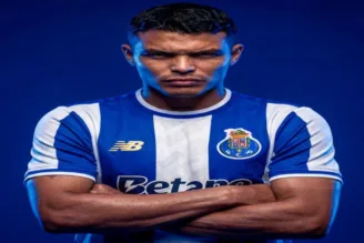 Thiago Silva com a camisa do Porto