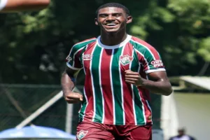 Botafogo monitora Wallace Davi e avalia proposta ao Fluminense por jovem volante