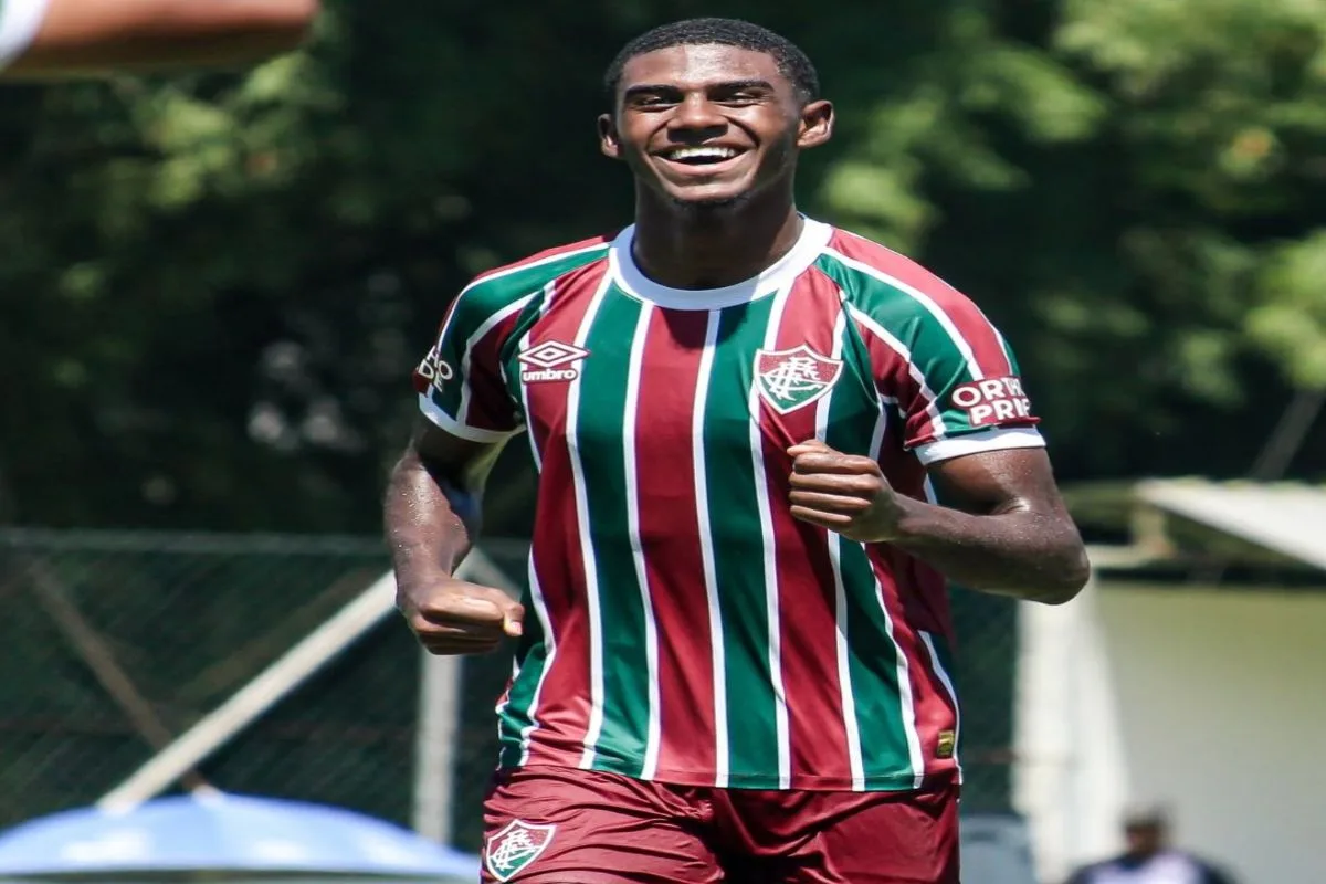 Botafogo monitora Wallace Davi e avalia proposta ao Fluminense por jovem volante