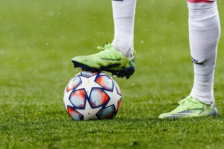 Futebol na TV hoje: Champions é principal destaque da terça (9); veja como assistir