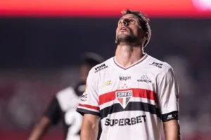 São Paulo sofre transfer ban por deixar de pagar comissão a empresário do atacante Calleri