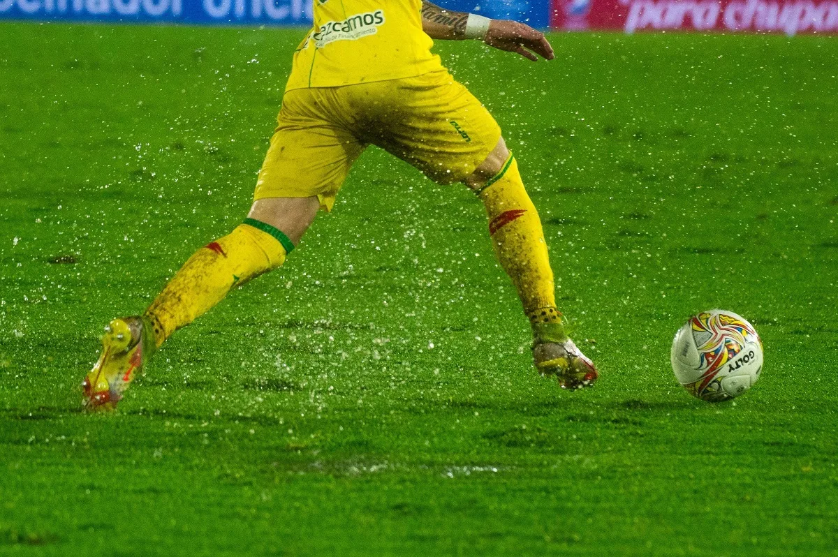 Futebol na TV hoje: confira a lista de partidas desta terça-feira (23)