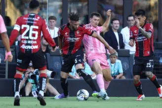 Dória em ação pelo Atlas