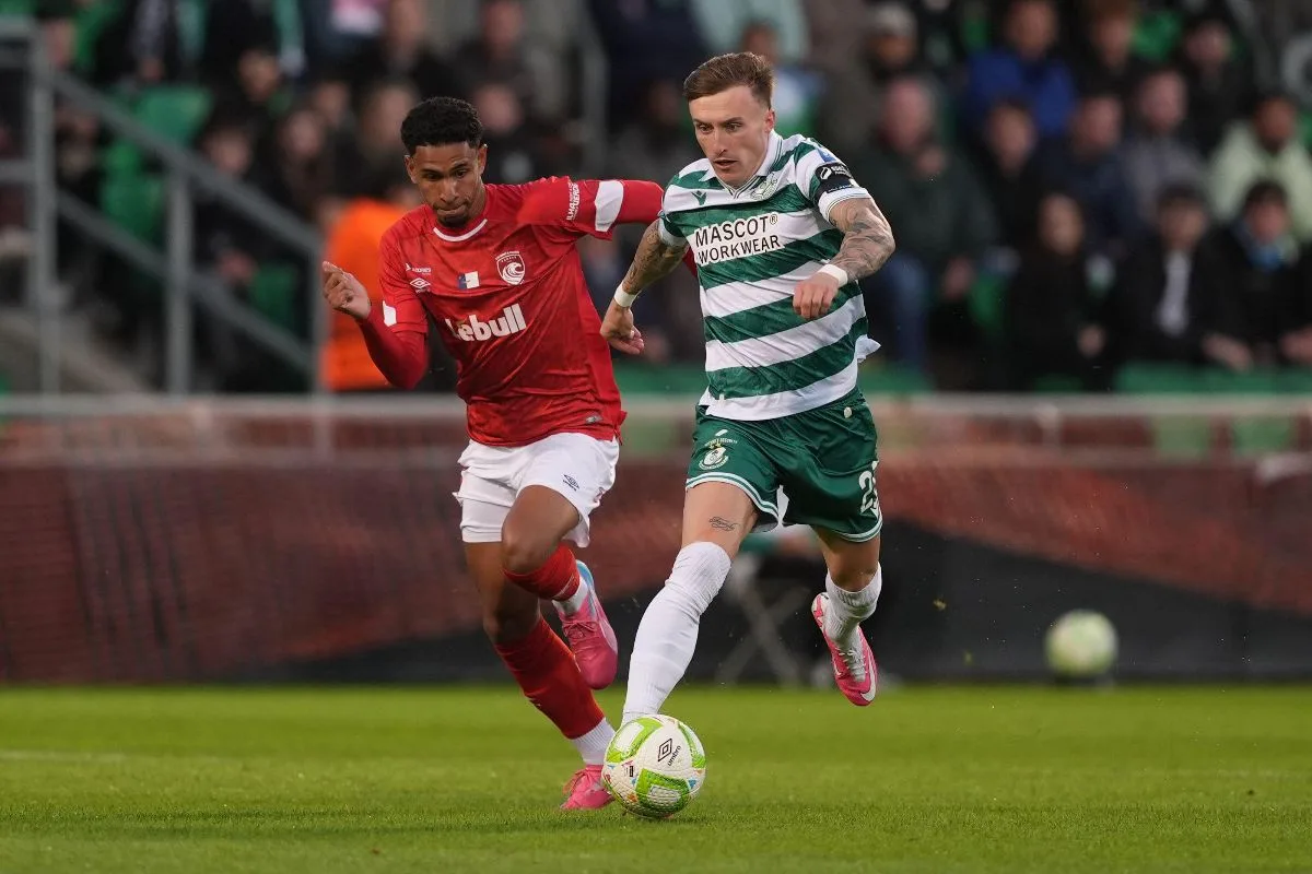 Paulo Victor vive melhor fase da carreira em Portugal e se destaca como titular do Santa Clara