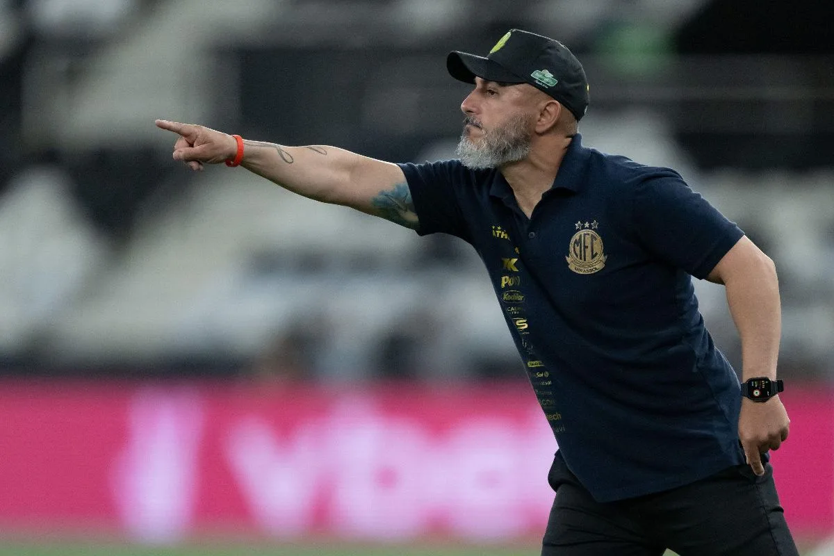 Melhor técnico do Brasileirão, Rafael Guanaes planeja Libertadores com dicas de Filipe Luís e Tite