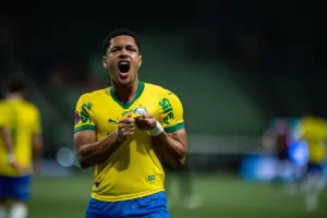 Vitor Roque admite sondagens do exterior e reforça: ‘Hoje o meu desejo é ficar’