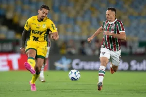 Cruzeiro avança por Chico da Costa após destaque no Brasileirão