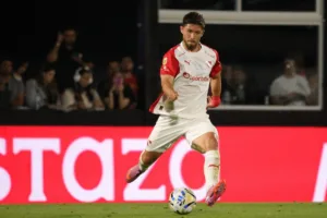 Independiente pede garantias financeiras ao Santos e trava venda de meia chileno