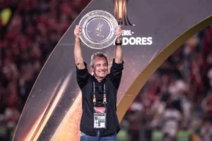 Presidente do Flamengo provoca rivais após o tetra da Libertadores: ‘Não fica p…, não’