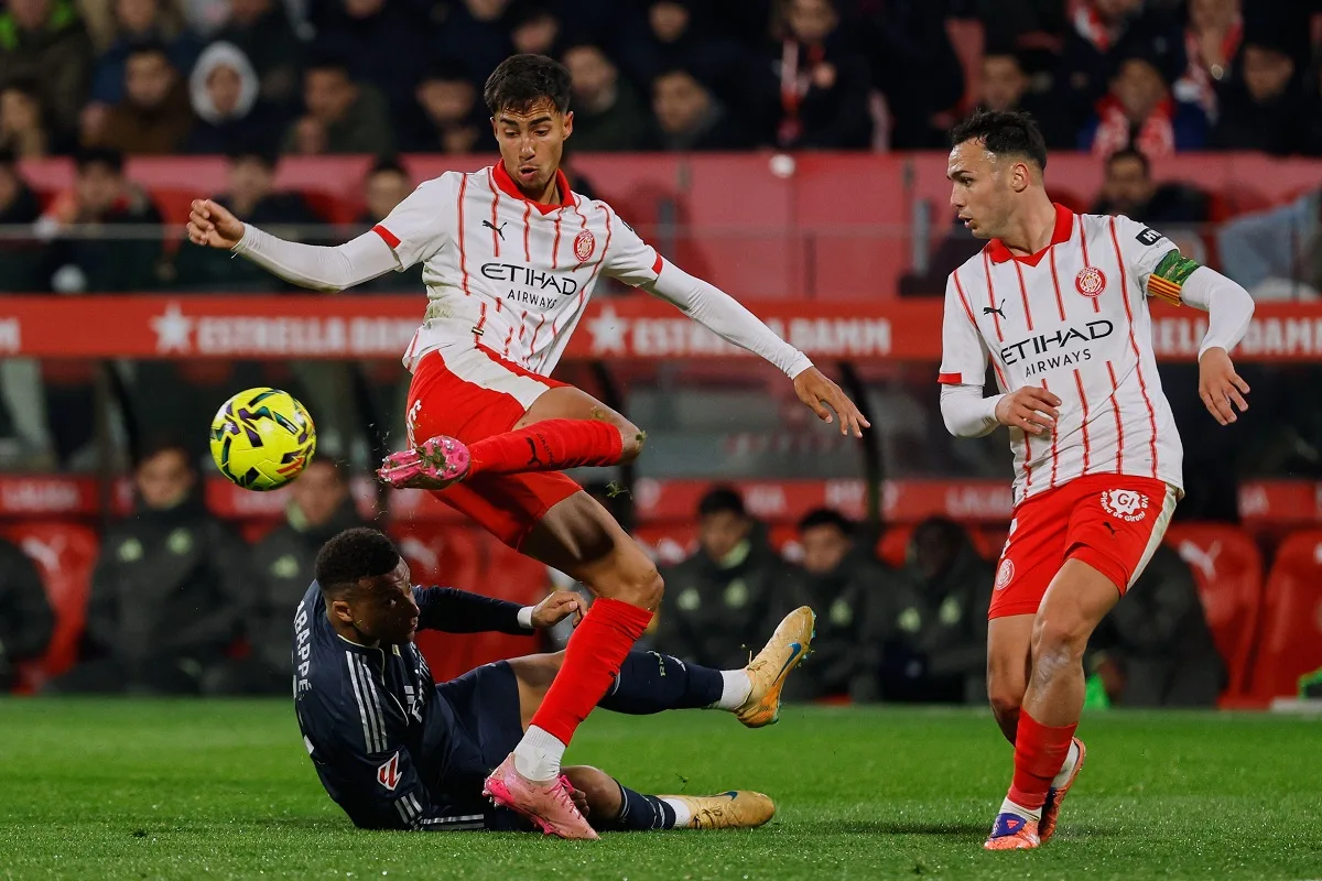 Vitor Reis é destaque contra o Real Madrid e arranca elogios nas redes sociais