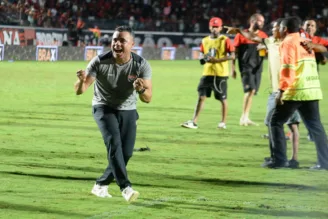 Jair Ventura, técnico do Vitória