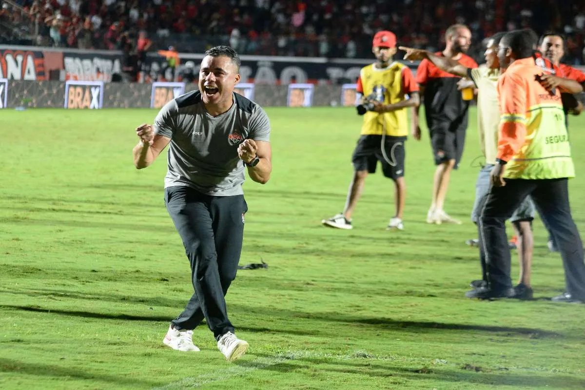 Jair Ventura e Vitória chegam a acordo por renovação para a próxima temporada