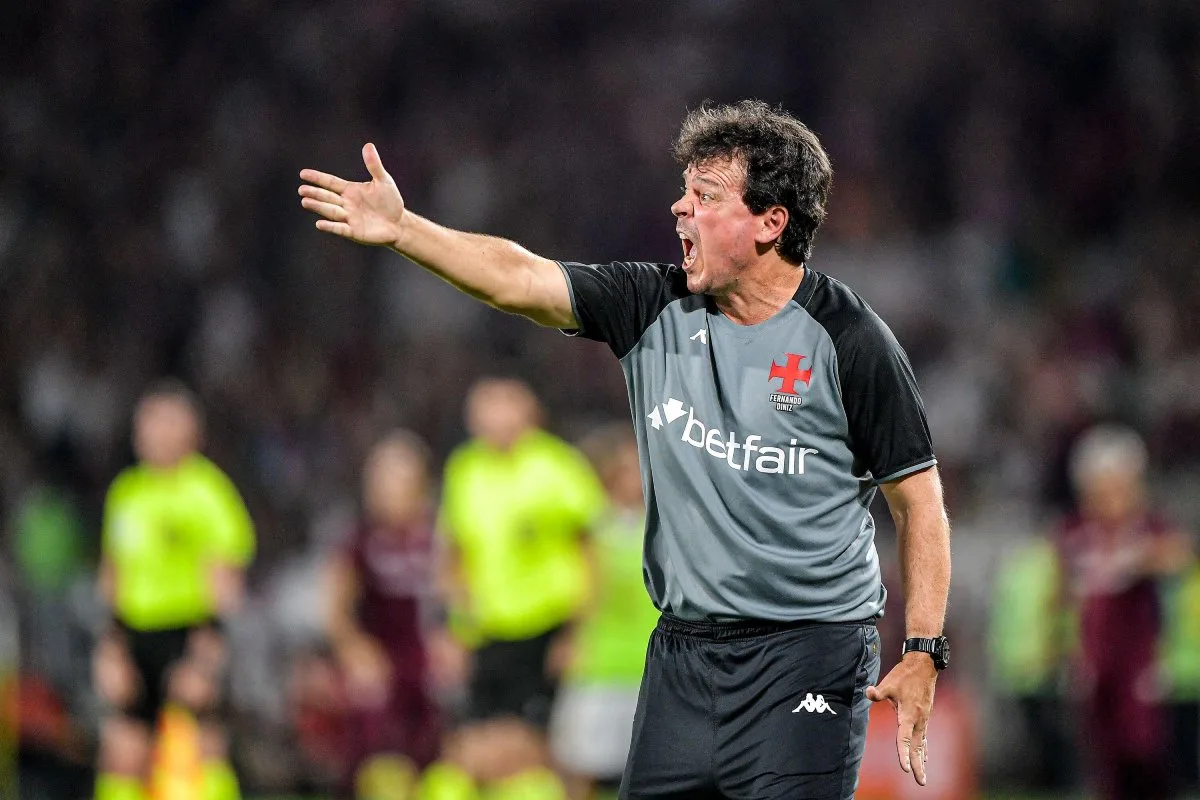 Diniz elogia postura defensiva do Vasco e diz que merecia vencer o Corinthians